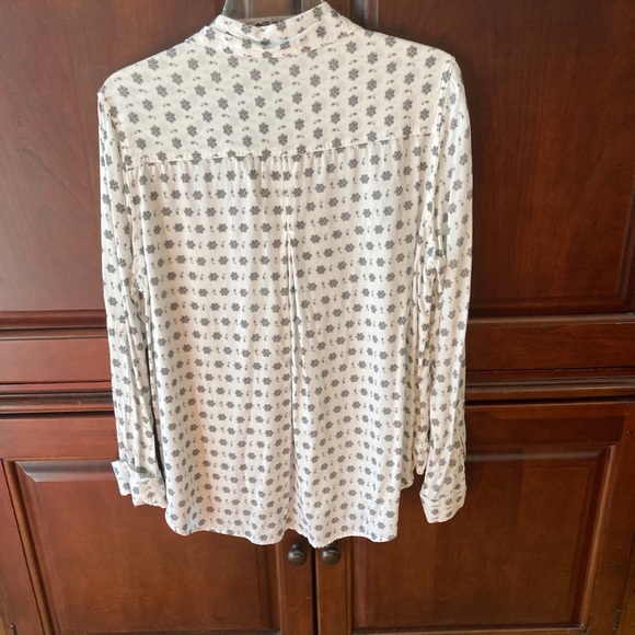 Medium Rayon white and black button down shirt. - Picture 2 of 3